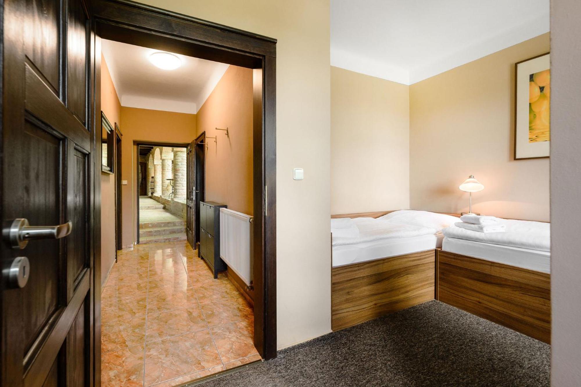Villa Daniela Uvaly  Экстерьер фото